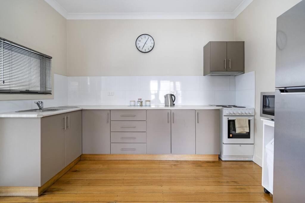 Bradman House Cbd Invermay + Free Wifi Holiday home *